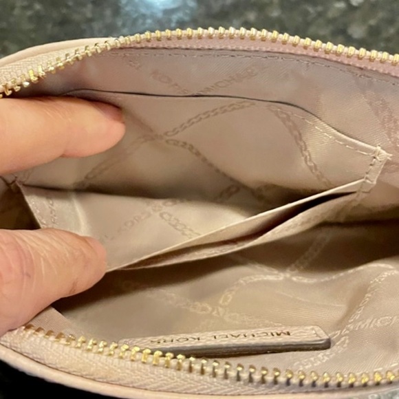 New never used Michael Kors leather wristlet - Picture 5 of 7